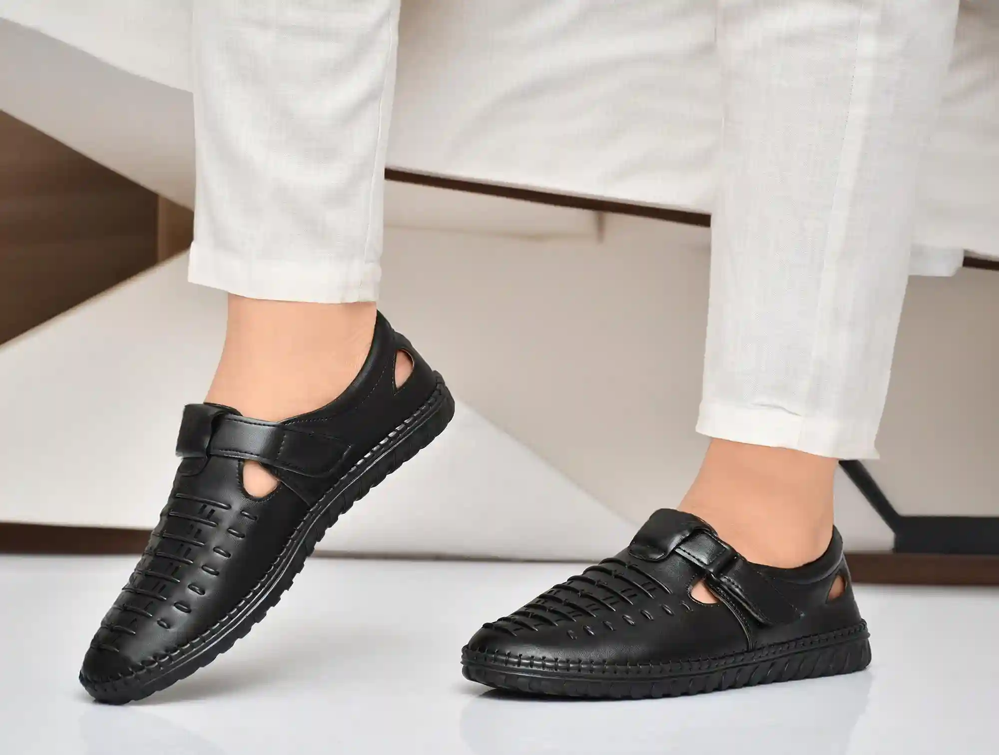 WUGO Men Roman Sandals black 