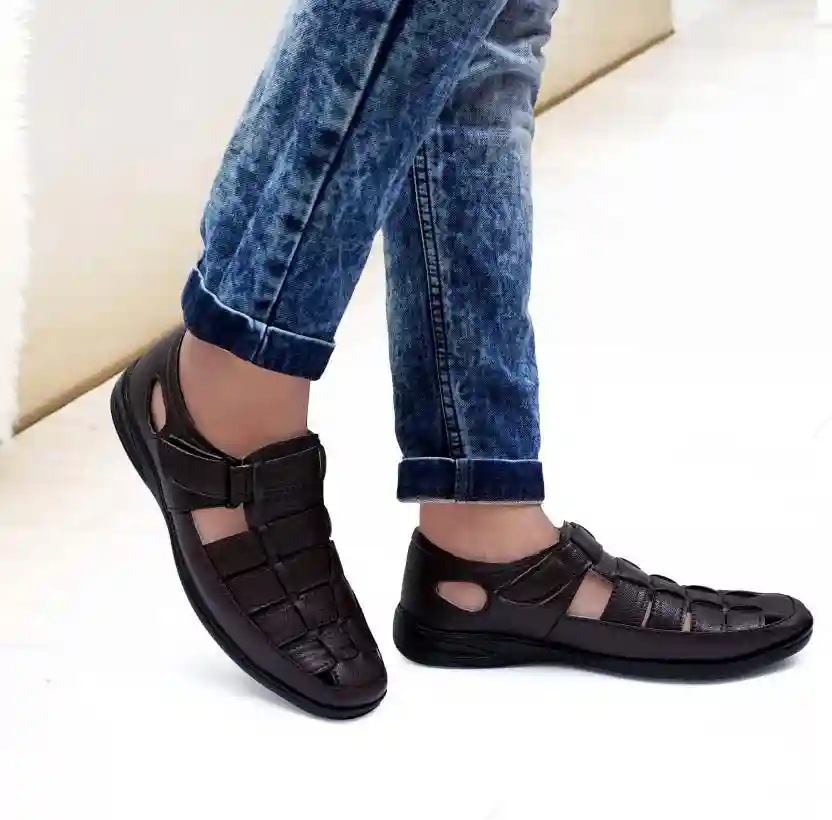 WUGO Men Roman Sandals Brown